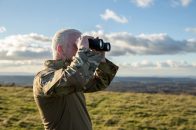 Découvrez les avantages de la chasse avec des jumelles